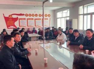 俄罗斯专享会294集团董事长程鹏到助扶村宣讲党的十九届六中全会心灵和州第十三次党代会心灵